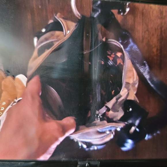 Gorgeous B makowsky camo purse like new - Picture 2 of 8